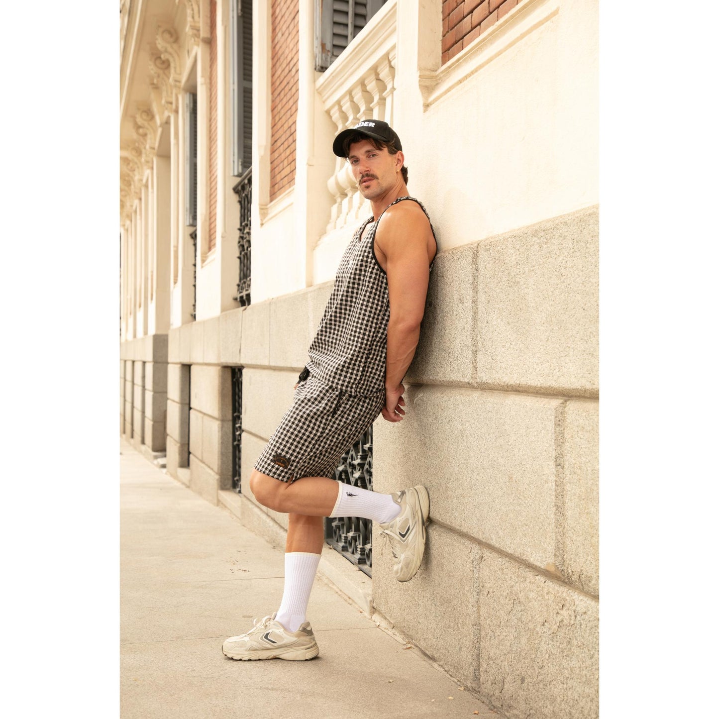 Globetrotter Check Tank Top Black